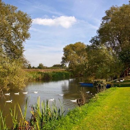 Cherbridge Lodges - Riverside Lodges, Short Lets オックスフォード エクステリア 写真